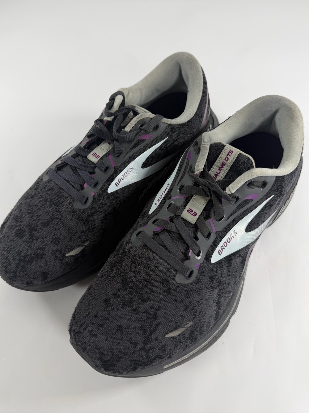 Brooks Adrenaline GTS 23 Gray Purple Stability Running Shoes Womens 9.5 Med